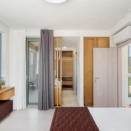 Villa Luxury New Sea Breeze With Private Pool, Jacuzzi And Playroom