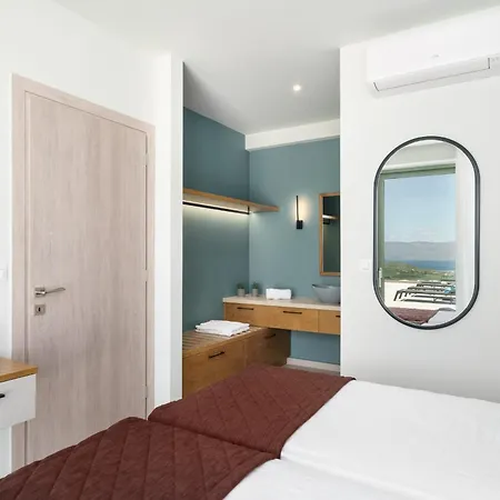 Villa Luxury New Sea Breeze With Private Pool, Jacuzzi And Playroom Gramvousá