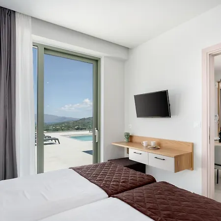 Villa Luxury New Sea Breeze With Private Pool, Jacuzzi And Playroom